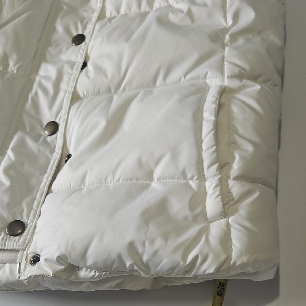 Old Navy Women's White Quilted Vest - Picture 5 of 14